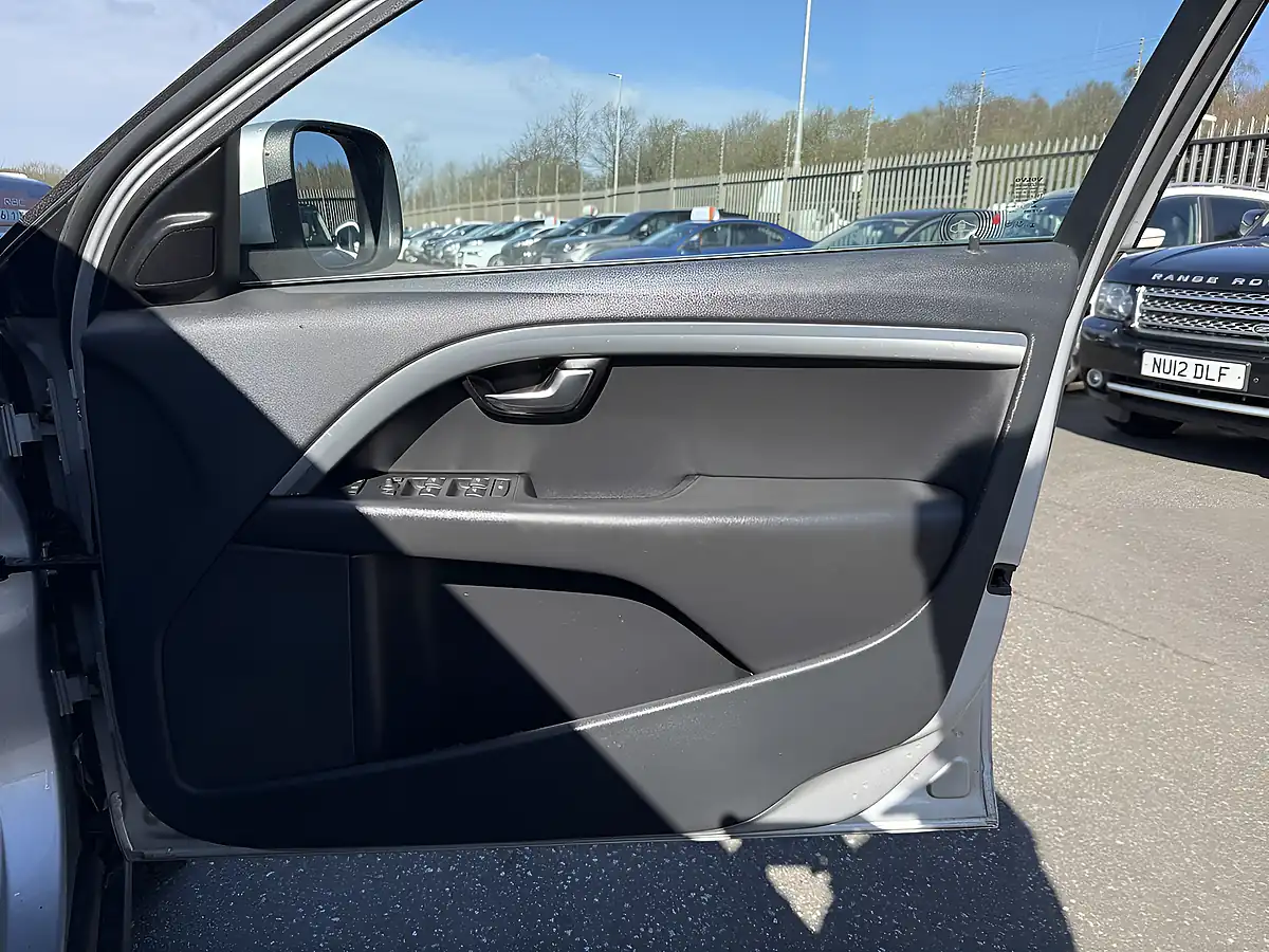 Used 2013 Volvo XC70 Silver - Interior and Exterior details 17