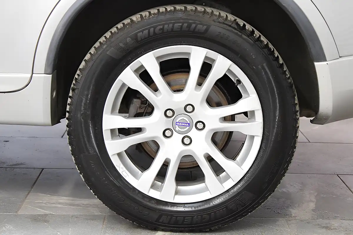 Used 2013 Volvo XC90 Se Lux Silver - Interior and Exterior details 12