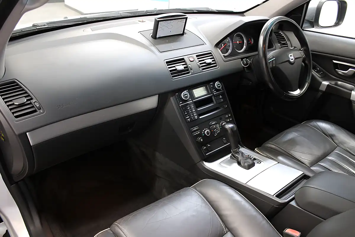 Used 2013 Volvo XC90 Se Lux Silver - Interior and Exterior details 14