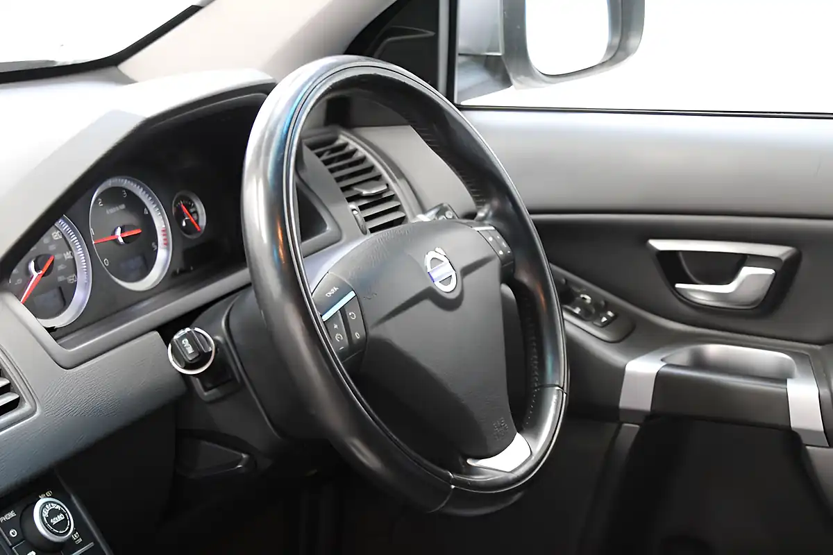 Used 2013 Volvo XC90 Se Lux Silver - Interior and Exterior details 15