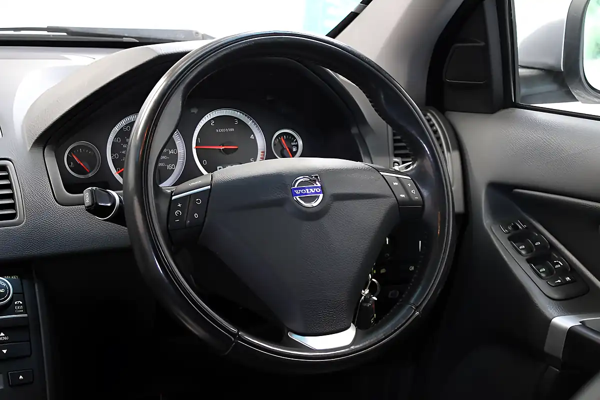 Used 2013 Volvo XC90 Se Lux Silver - Interior and Exterior details 16
