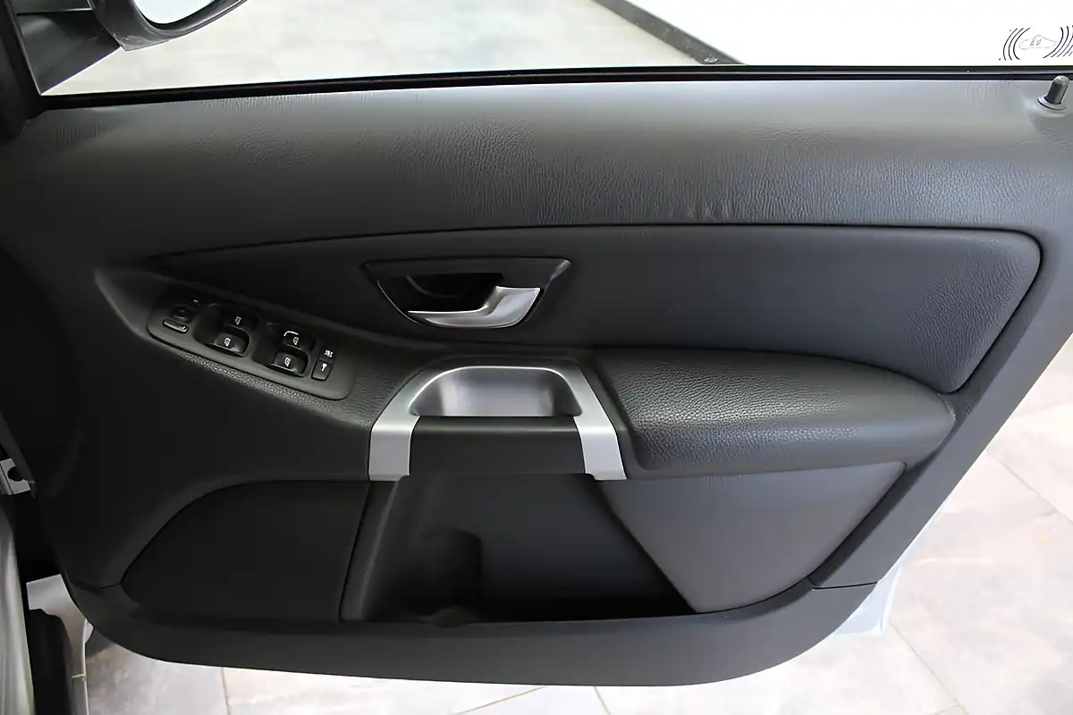Used 2013 Volvo XC90 Se Lux Silver - Interior and Exterior details 17