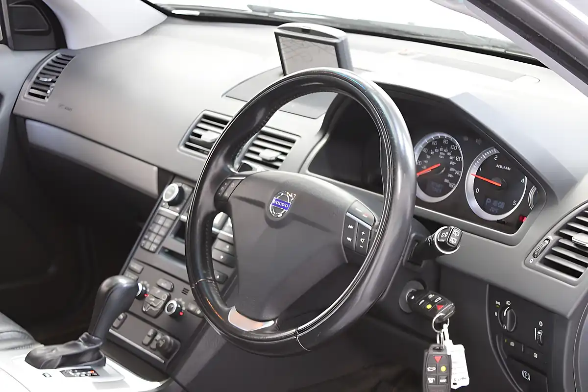 Used 2013 Volvo XC90 Se Lux Silver - Interior and Exterior details 18