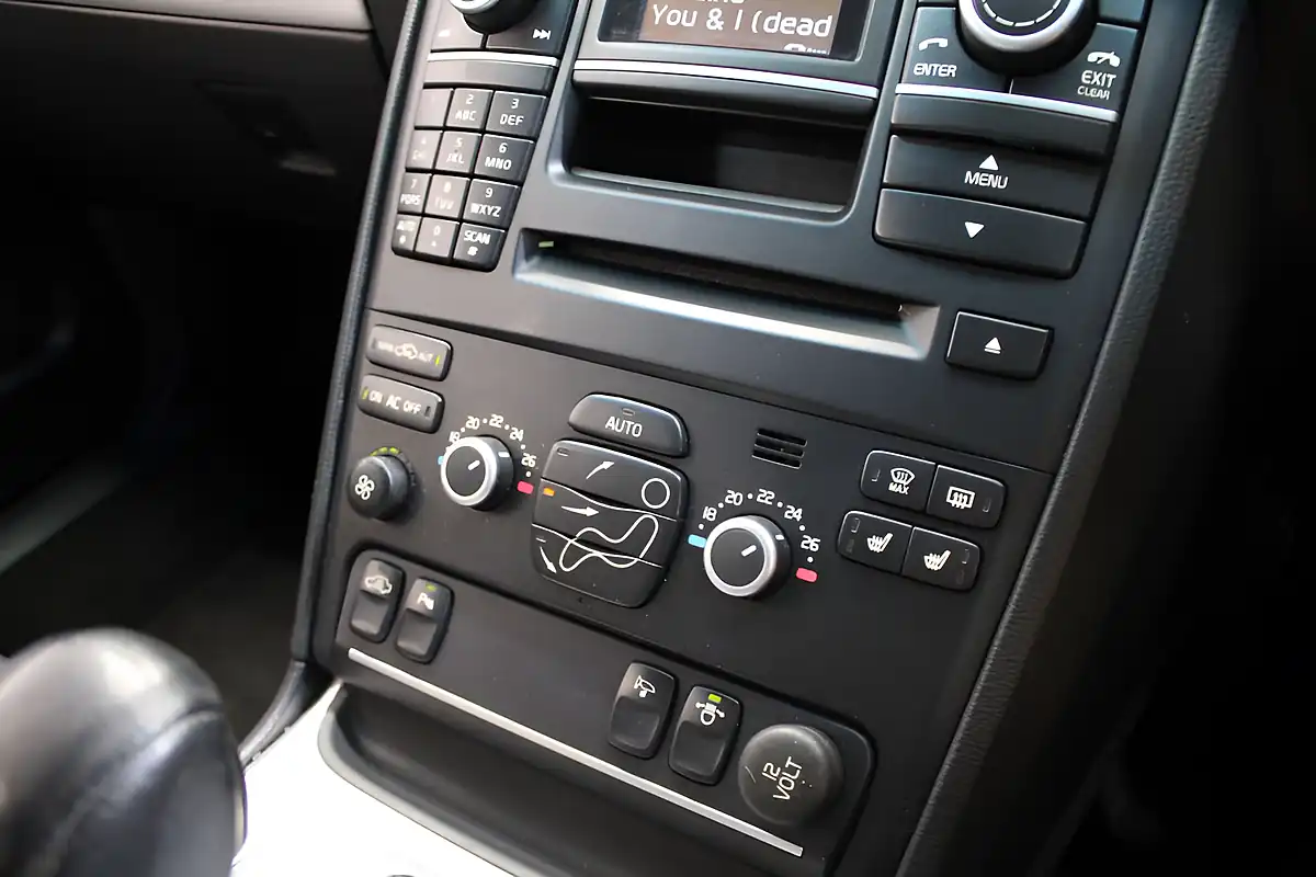 Used 2013 Volvo XC90 Se Lux Silver - Interior and Exterior details 19
