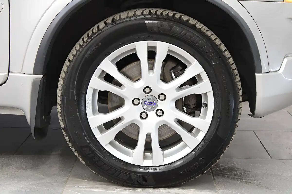 Used 2013 Volvo XC90 Se Lux Silver - Interior and Exterior details 9