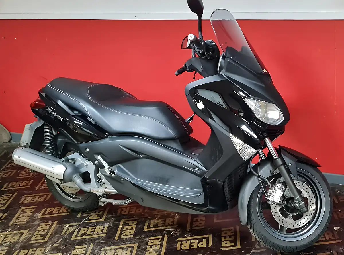 Used 2013 Yamaha Xmax 125 Black - Interior and Exterior details 3