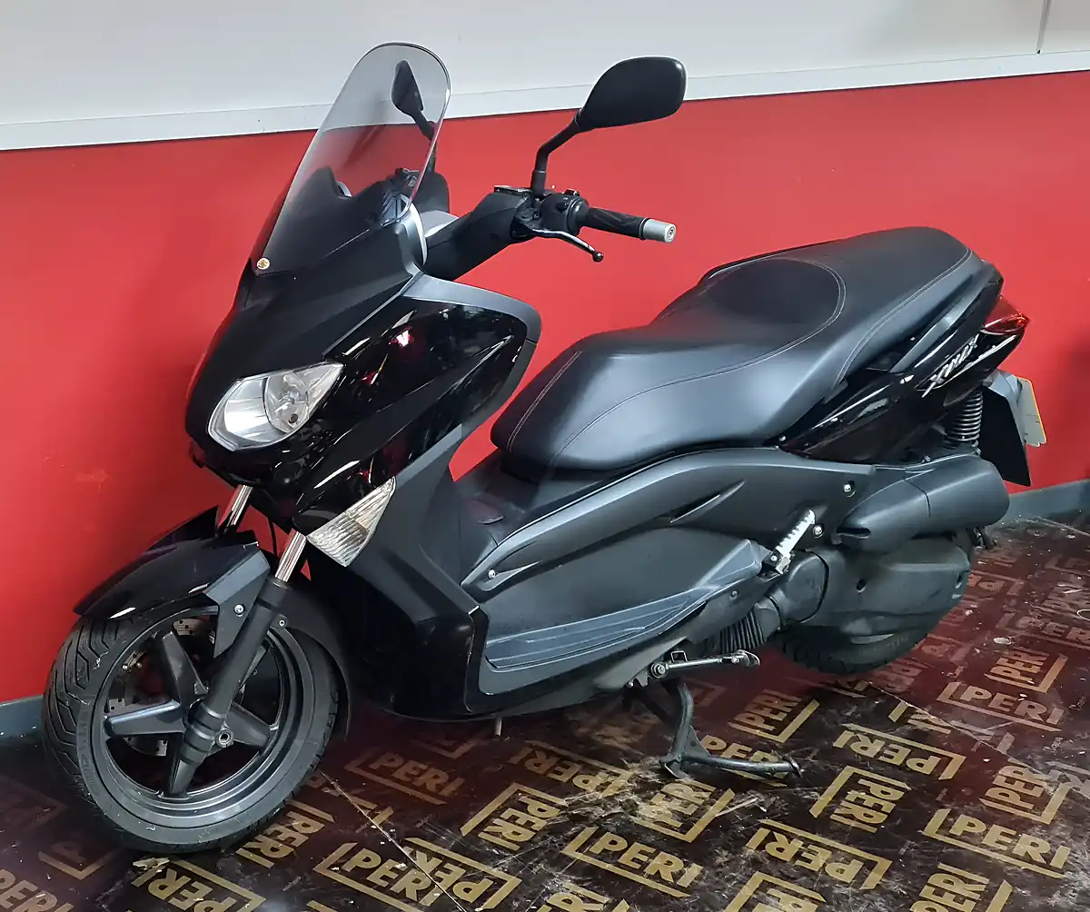 Used 2013 Yamaha Xmax 125 Black - Interior and Exterior details 9