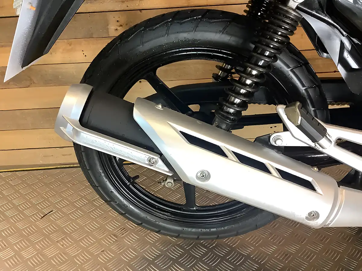 Used 2013 Yamaha Ybr - Interior and Exterior details 18