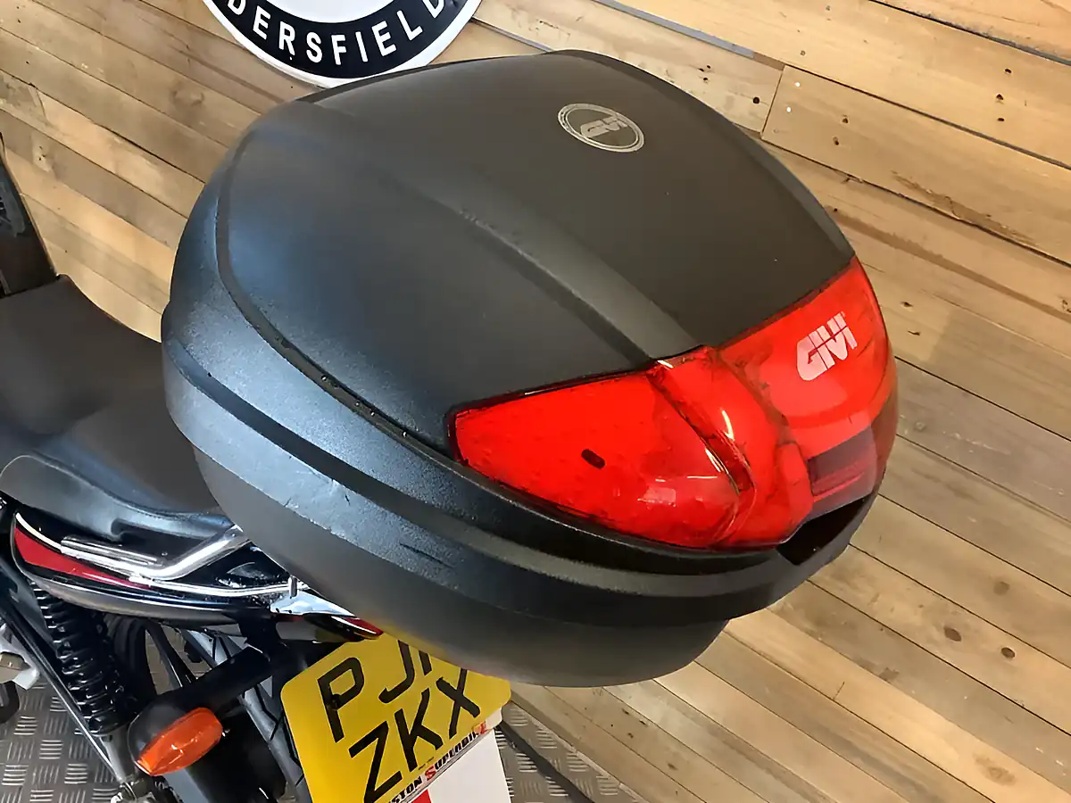 Used 2013 Yamaha Ybr - Interior and Exterior details 8