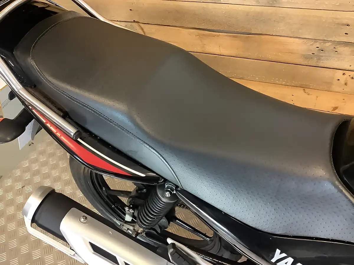 Used 2013 Yamaha Ybr - Interior and Exterior details 9