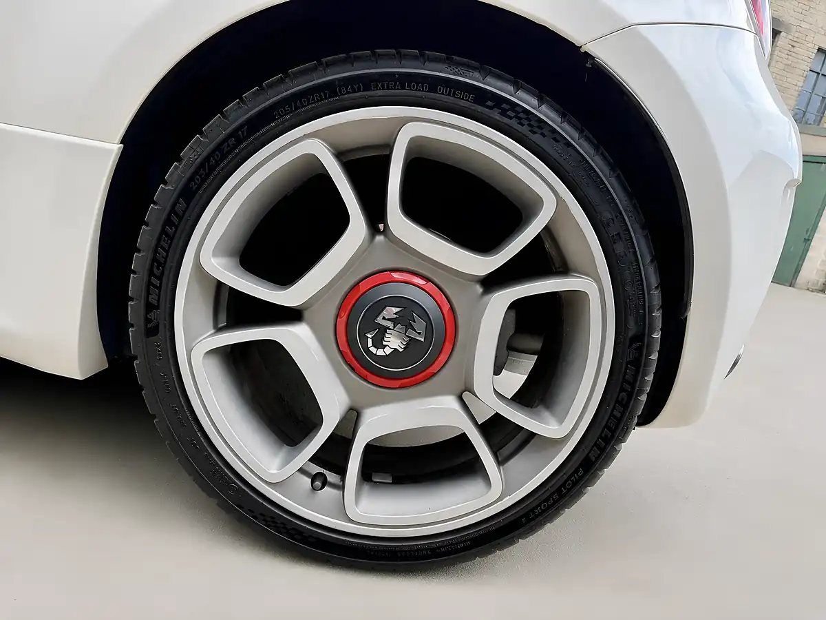 Used 2014 Abarth 500 White - Interior and Exterior details 17