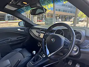 Used 2014 Alfa Romeo Giulietta Exclusive Ghiaccio White - Interior and Exterior details 10