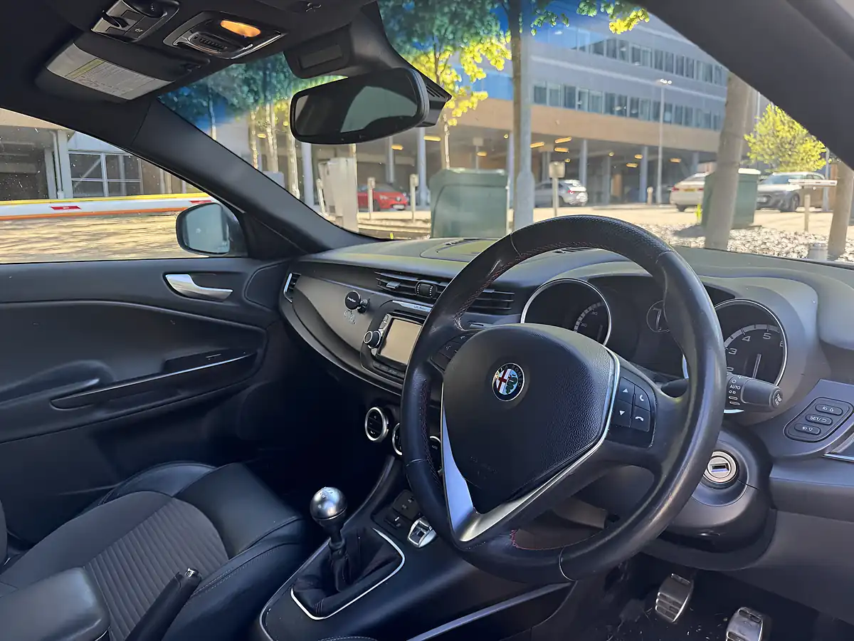 Used 2014 Alfa Romeo Giulietta Exclusive Ghiaccio White - Interior and Exterior details 10