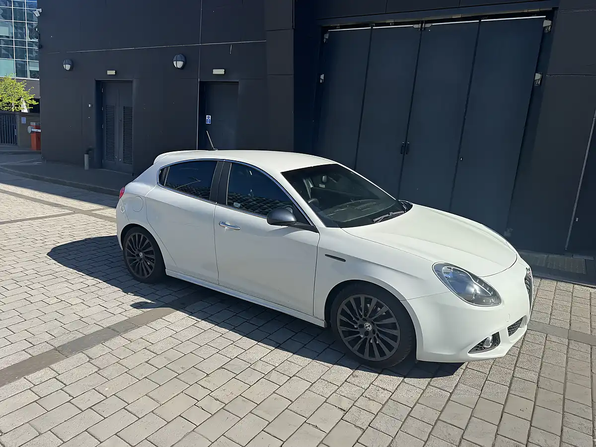 Used 2014 Alfa Romeo Giulietta Exclusive Ghiaccio White - Interior and Exterior details 18