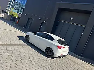 Used 2014 Alfa Romeo Giulietta Exclusive Ghiaccio White - Interior and Exterior details 19