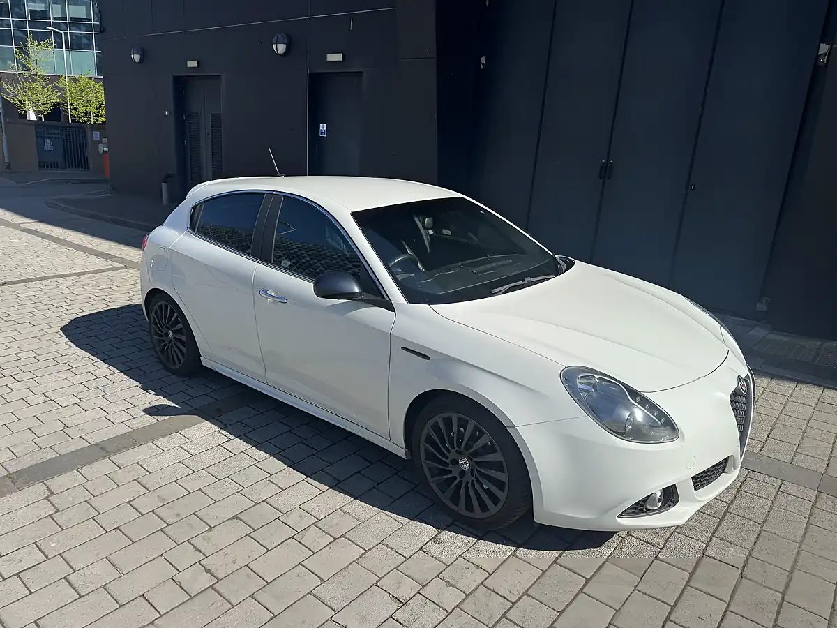 Used 2014 Alfa Romeo Giulietta Exclusive Ghiaccio White - Interior and Exterior details 2