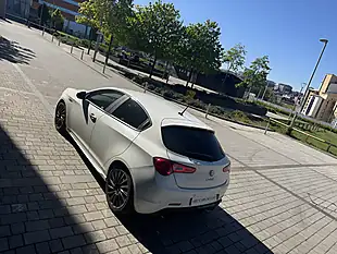 Used 2014 Alfa Romeo Giulietta Exclusive Ghiaccio White - Interior and Exterior details 4