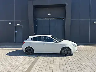Used 2014 Alfa Romeo Giulietta Exclusive Ghiaccio White - Interior and Exterior details 6