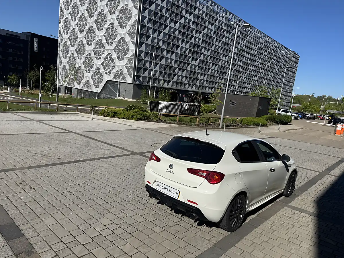 Used 2014 Alfa Romeo Giulietta Exclusive Ghiaccio White - Interior and Exterior details 7