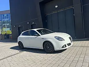 Used 2014 Alfa Romeo Giulietta Exclusive Ghiaccio White - Interior and Exterior details 9