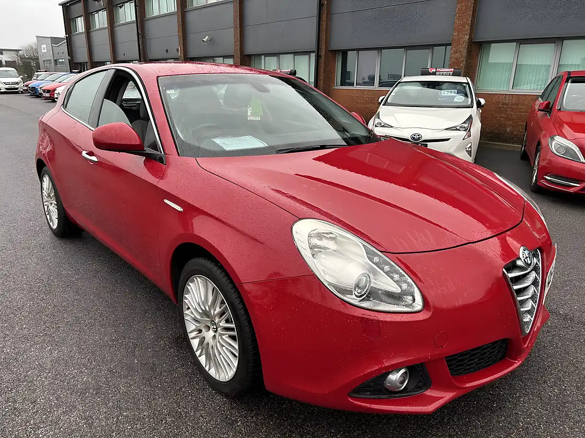 Used 2014 Alfa Romeo Giulietta Red - Front View