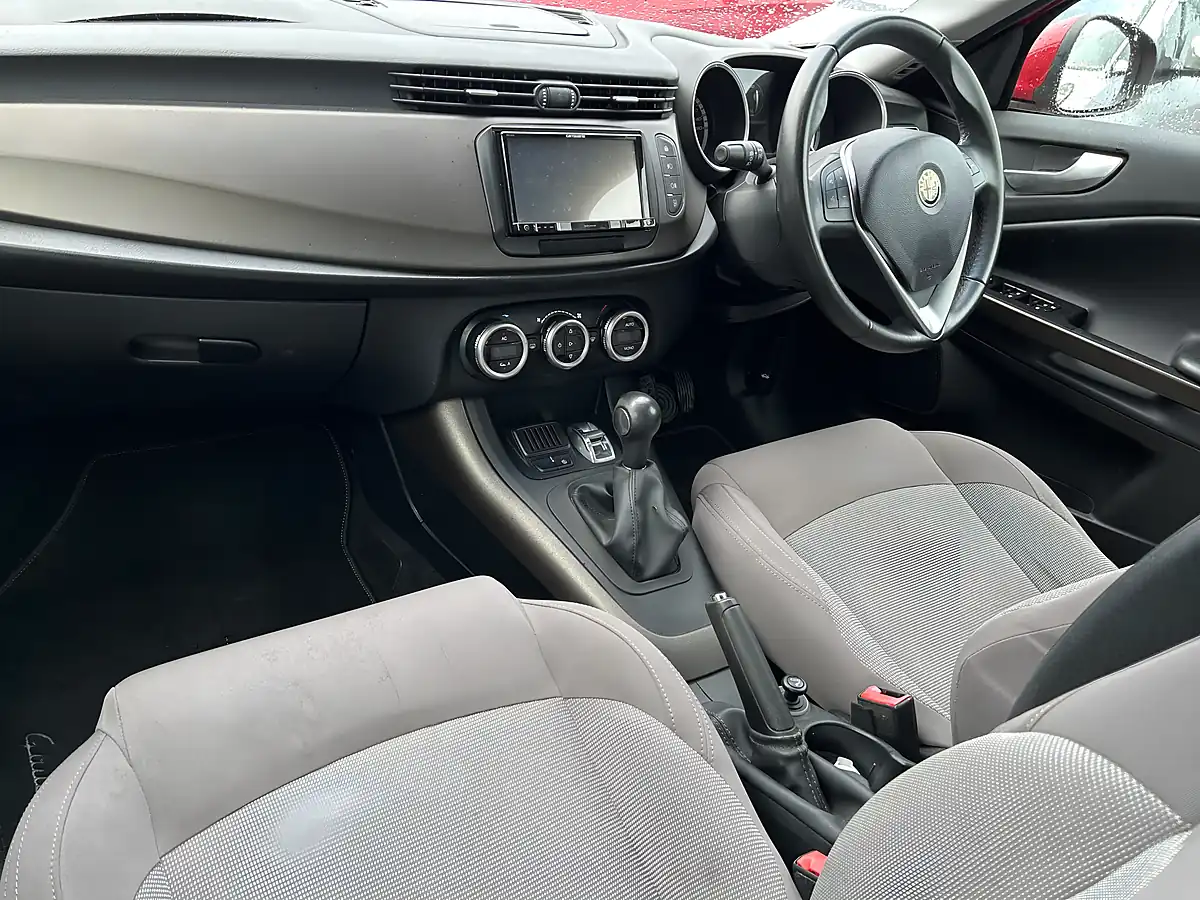 Used 2014 Alfa Romeo Giulietta Red - Interior and Exterior details 10