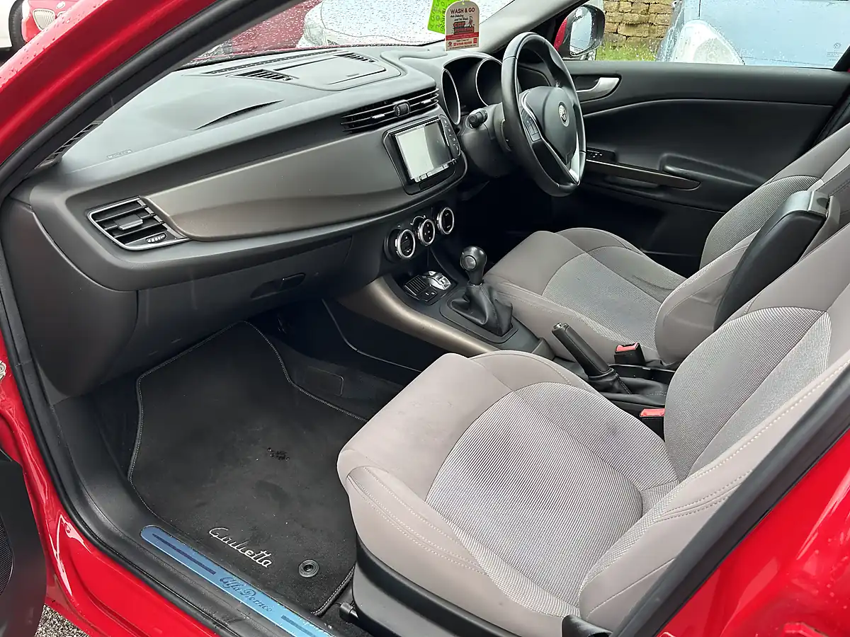 Used 2014 Alfa Romeo Giulietta Red - Interior and Exterior details 11