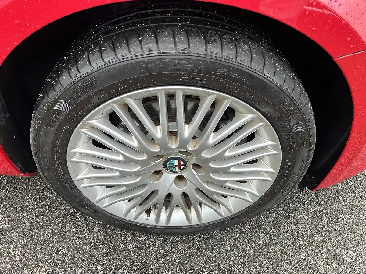 Used 2014 Alfa Romeo Giulietta Red - Interior and Exterior details 13