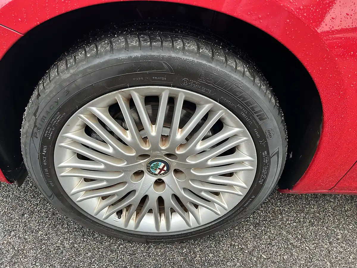 Used 2014 Alfa Romeo Giulietta Red - Interior and Exterior details 15