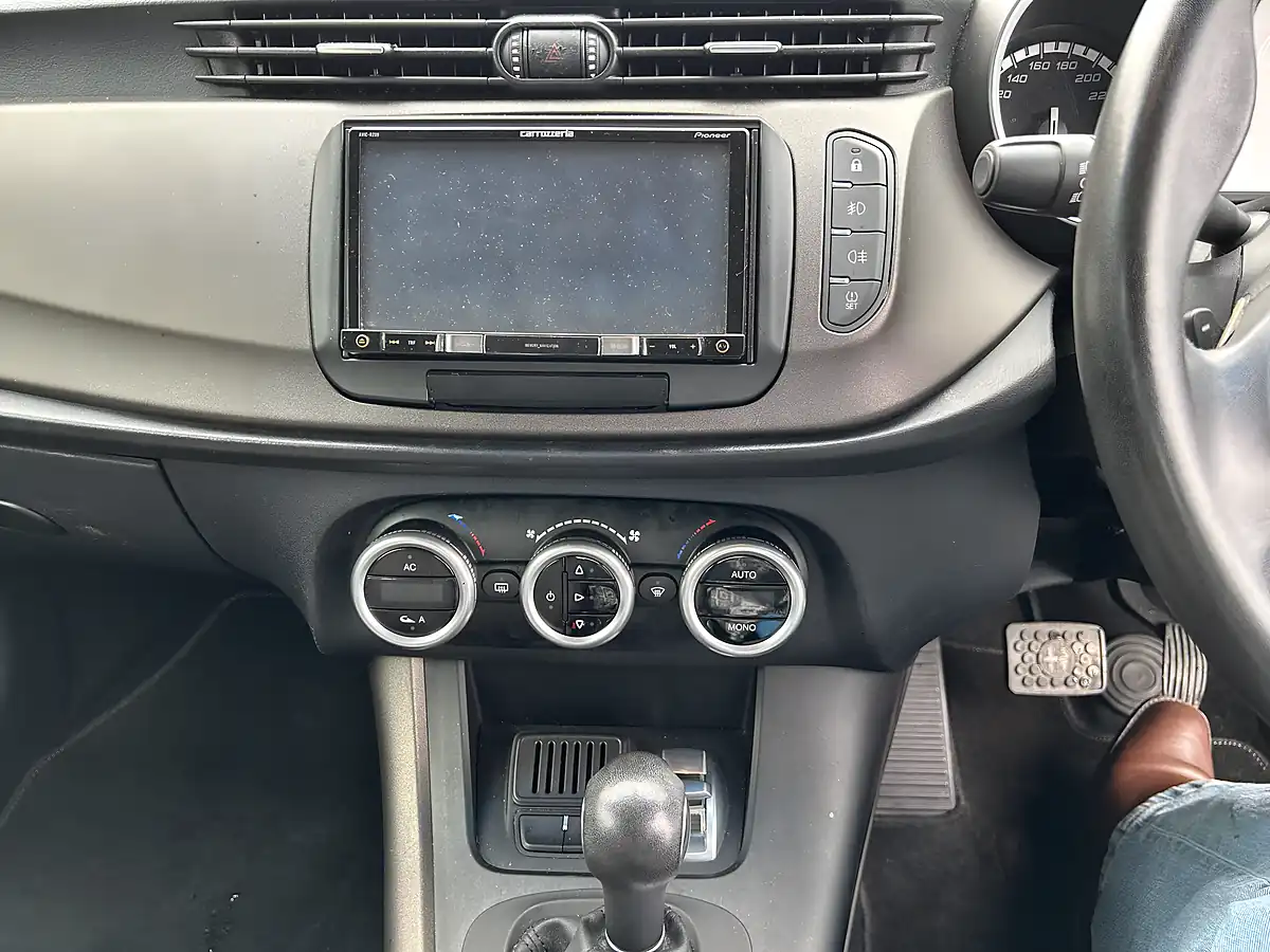 Used 2014 Alfa Romeo Giulietta Red - Interior and Exterior details 18