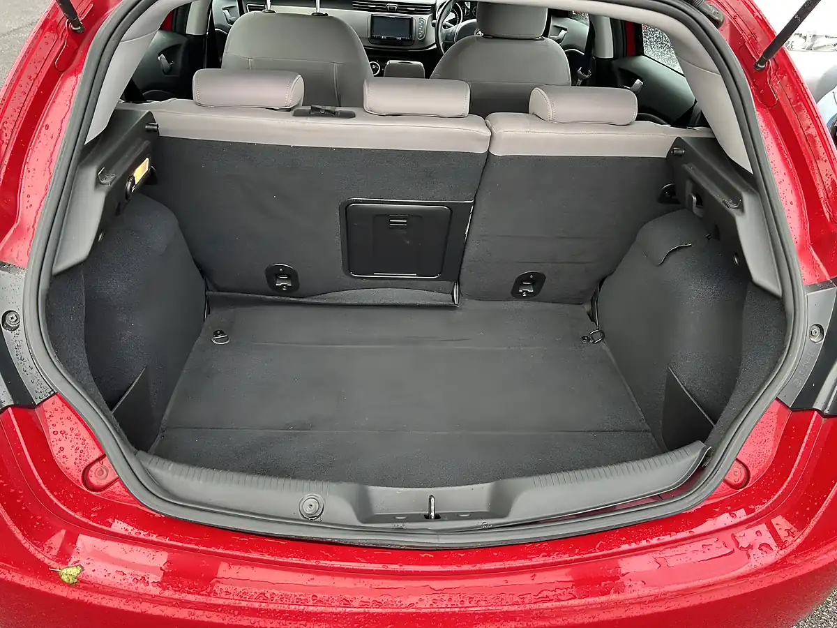 Used 2014 Alfa Romeo Giulietta Red - Interior and Exterior details 19