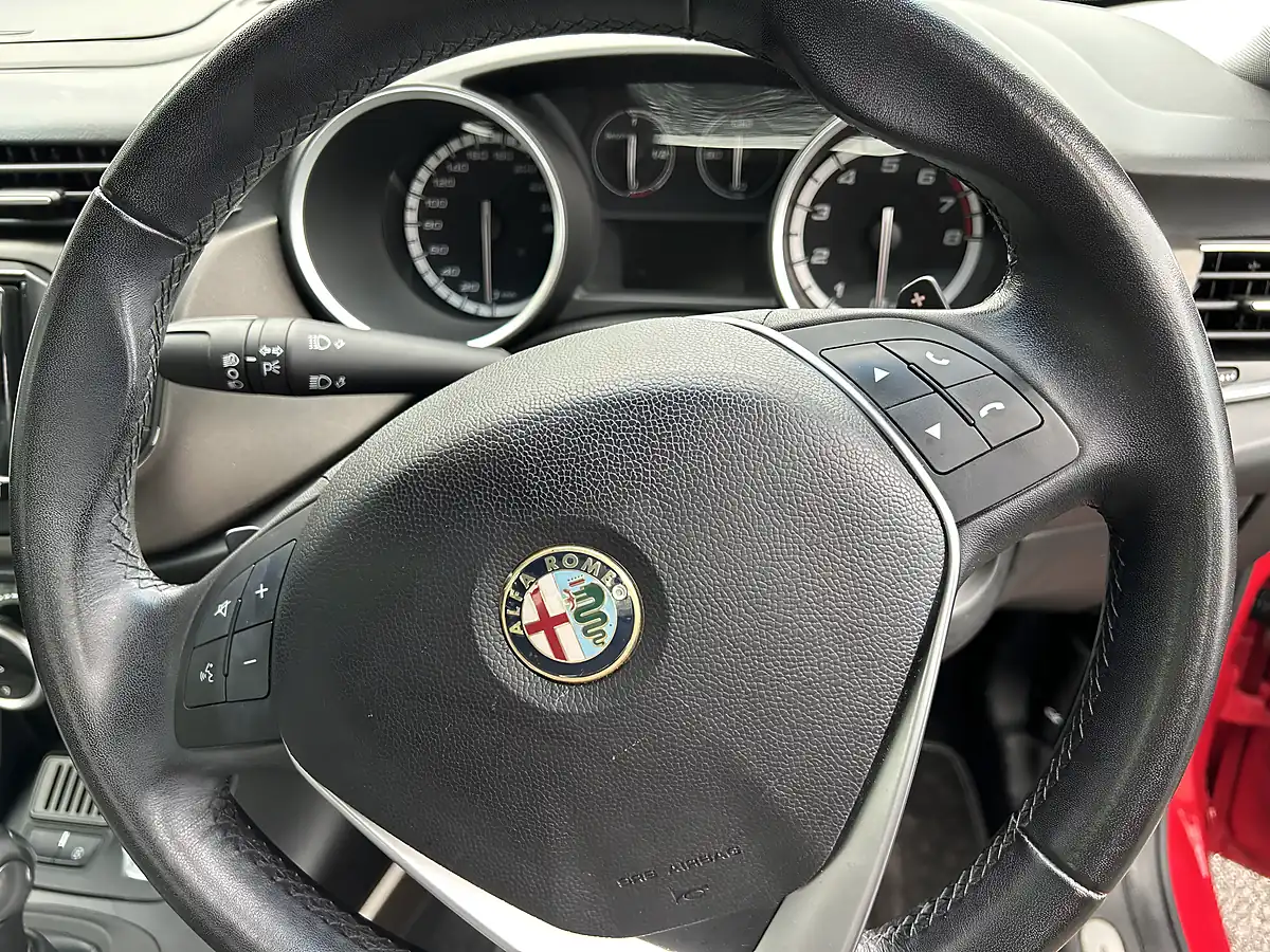 Used 2014 Alfa Romeo Giulietta Red - Interior and Exterior details 4