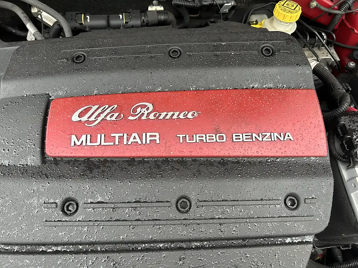 Used 2014 Alfa Romeo Giulietta Red - Interior and Exterior details 9