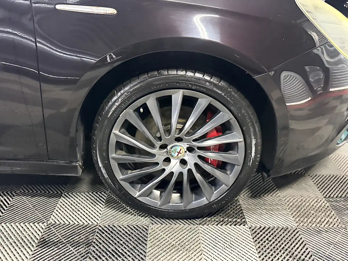 Used 2014 Alfa Romeo Giulietta Sportiva Nav Black - Interior and Exterior details 10