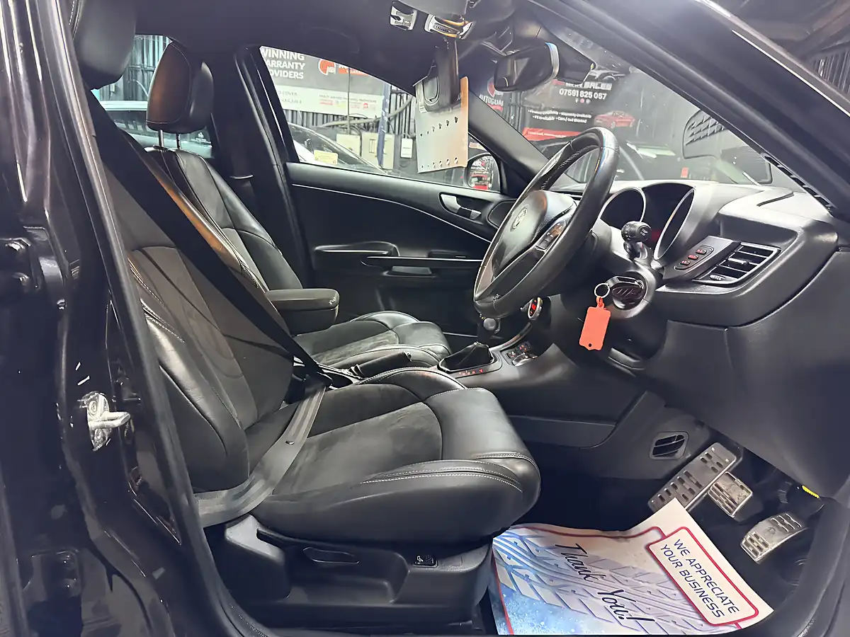 Used 2014 Alfa Romeo Giulietta Sportiva Nav Black - Interior and Exterior details 19