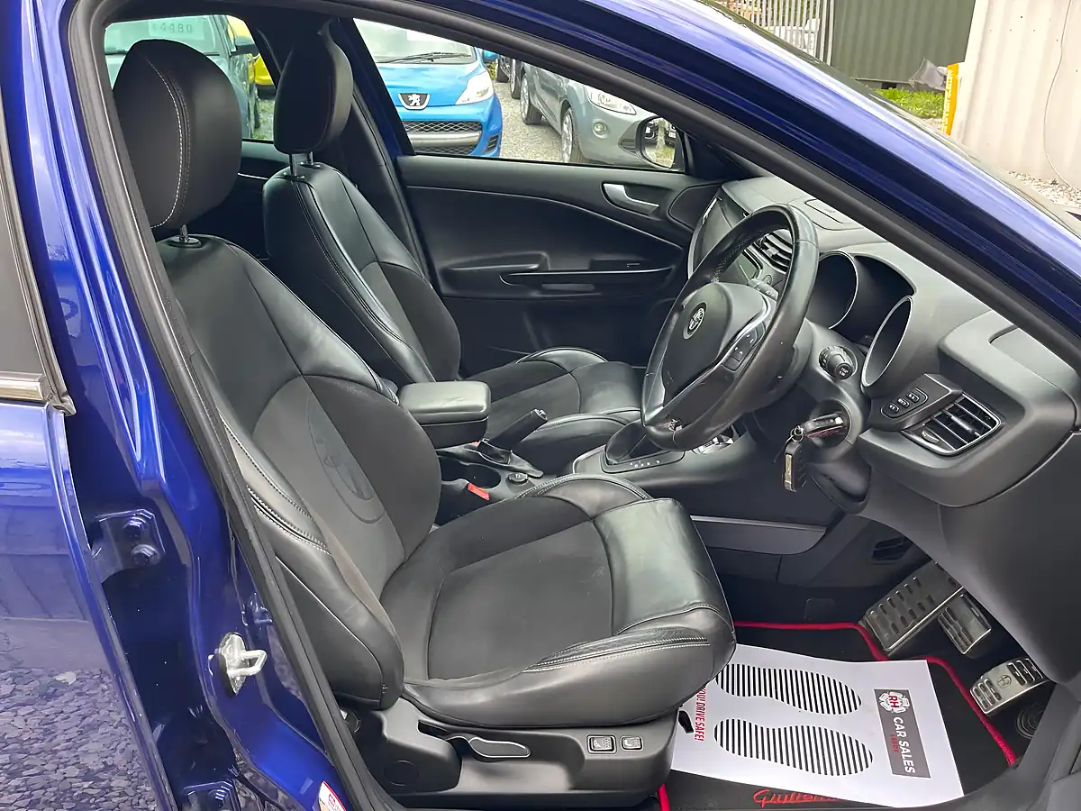 Used 2014 Alfa Romeo Giulietta Sportiva Nav Blue - Interior and Exterior details 10