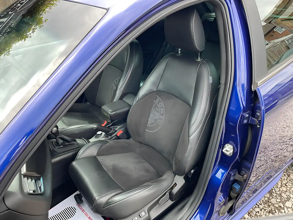 Used 2014 Alfa Romeo Giulietta Sportiva Nav Blue - Interior and Exterior details 16