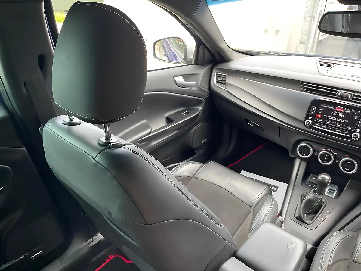 Used 2014 Alfa Romeo Giulietta Sportiva Nav Blue - Interior and Exterior details 3