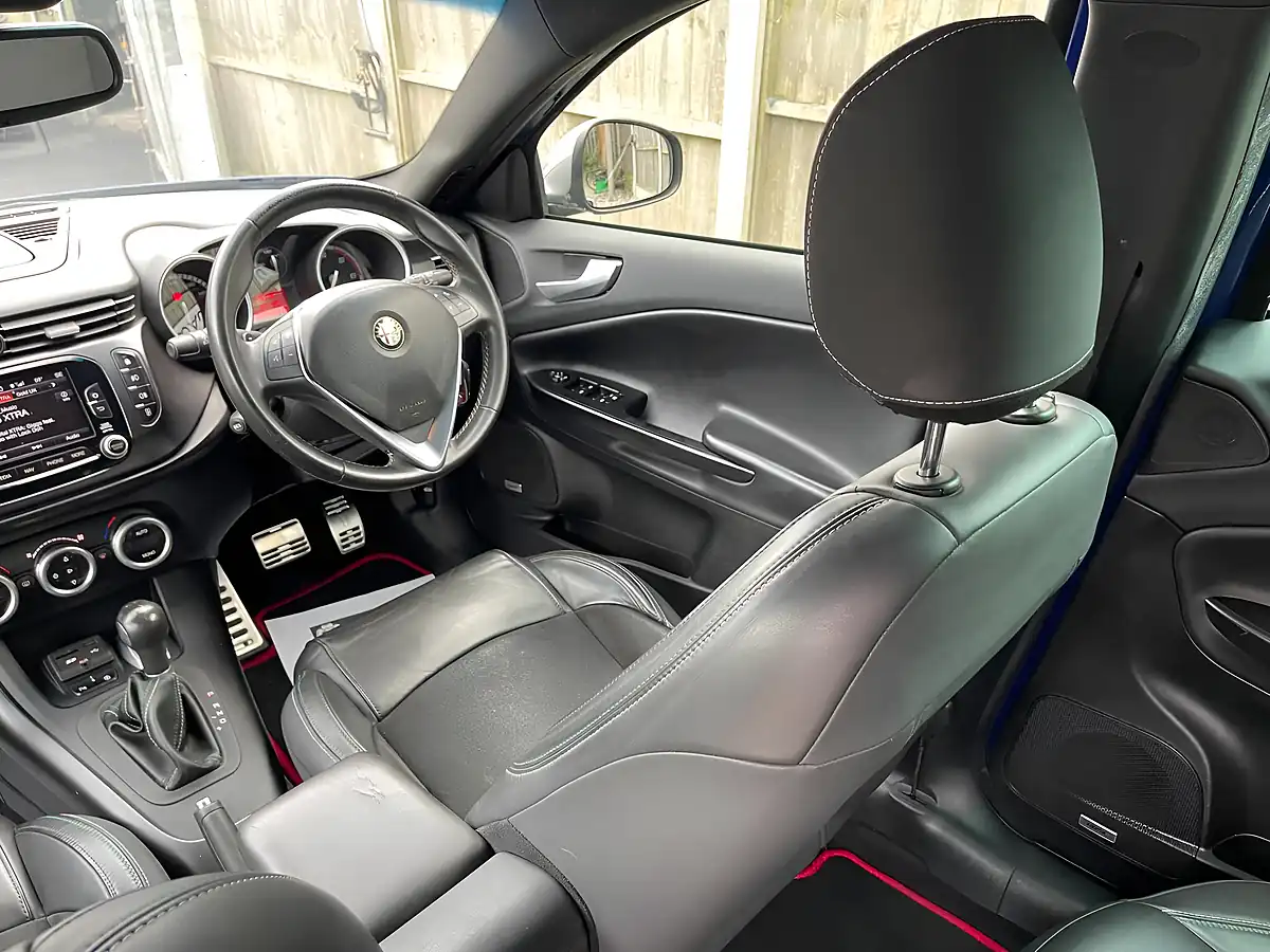 Used 2014 Alfa Romeo Giulietta Sportiva Nav Blue - Interior and Exterior details 5