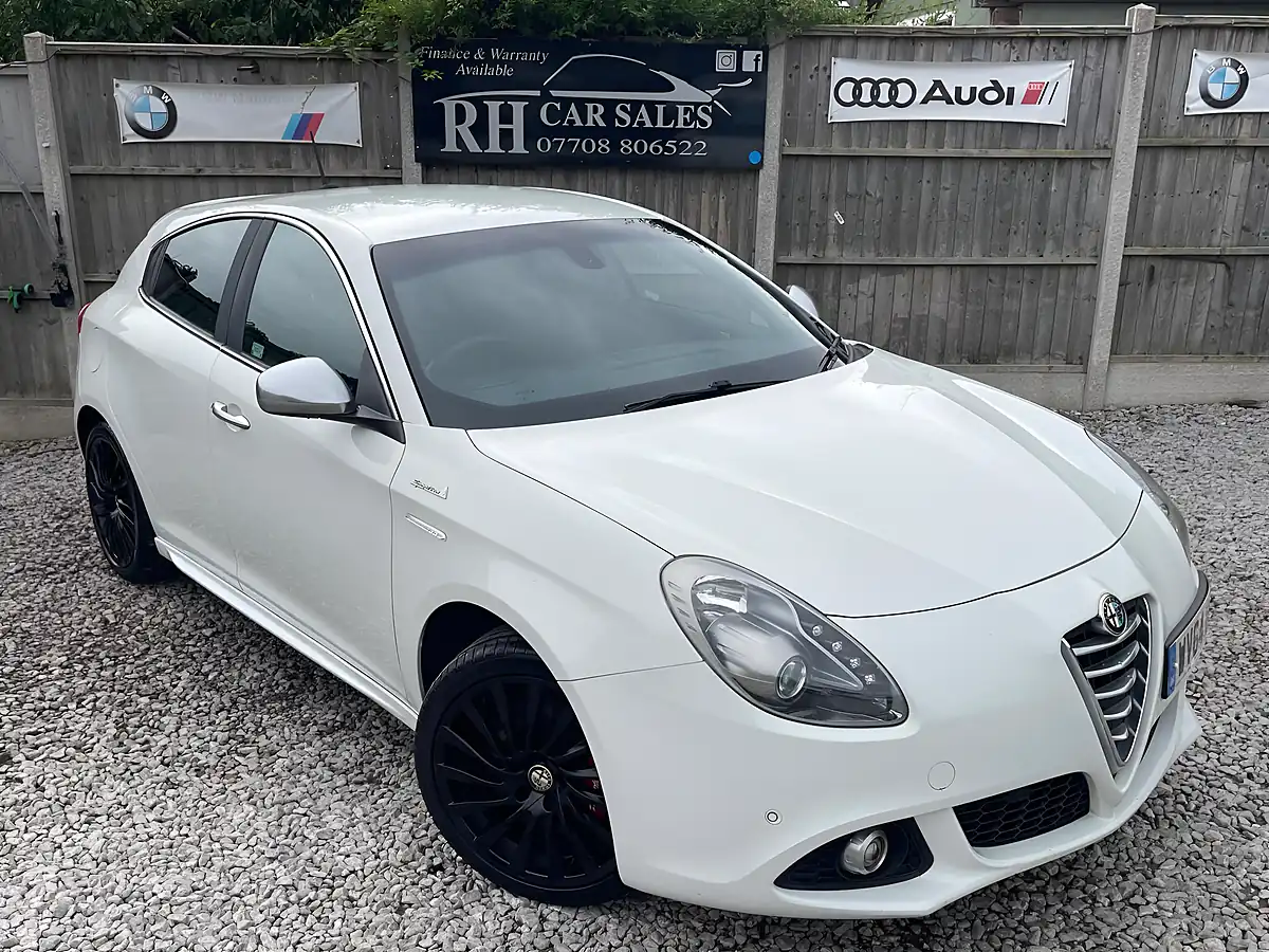 Used 2014 Alfa Romeo Giulietta Sportiva Nav White - Interior and Exterior details 13