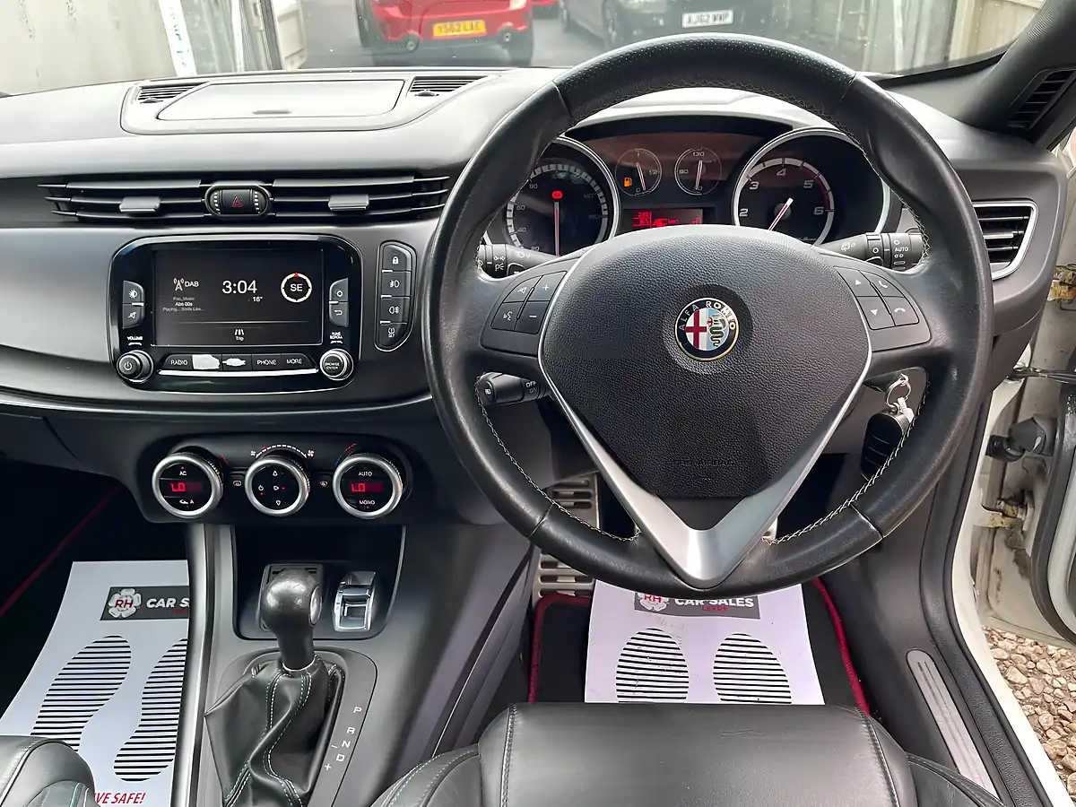 Used 2014 Alfa Romeo Giulietta Sportiva Nav White - Interior and Exterior details 15