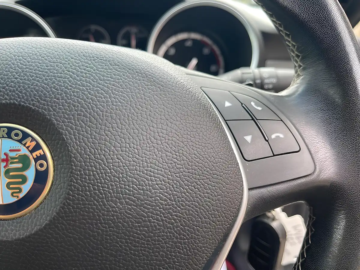 Used 2014 Alfa Romeo Giulietta Sportiva Nav White - Interior and Exterior details 17