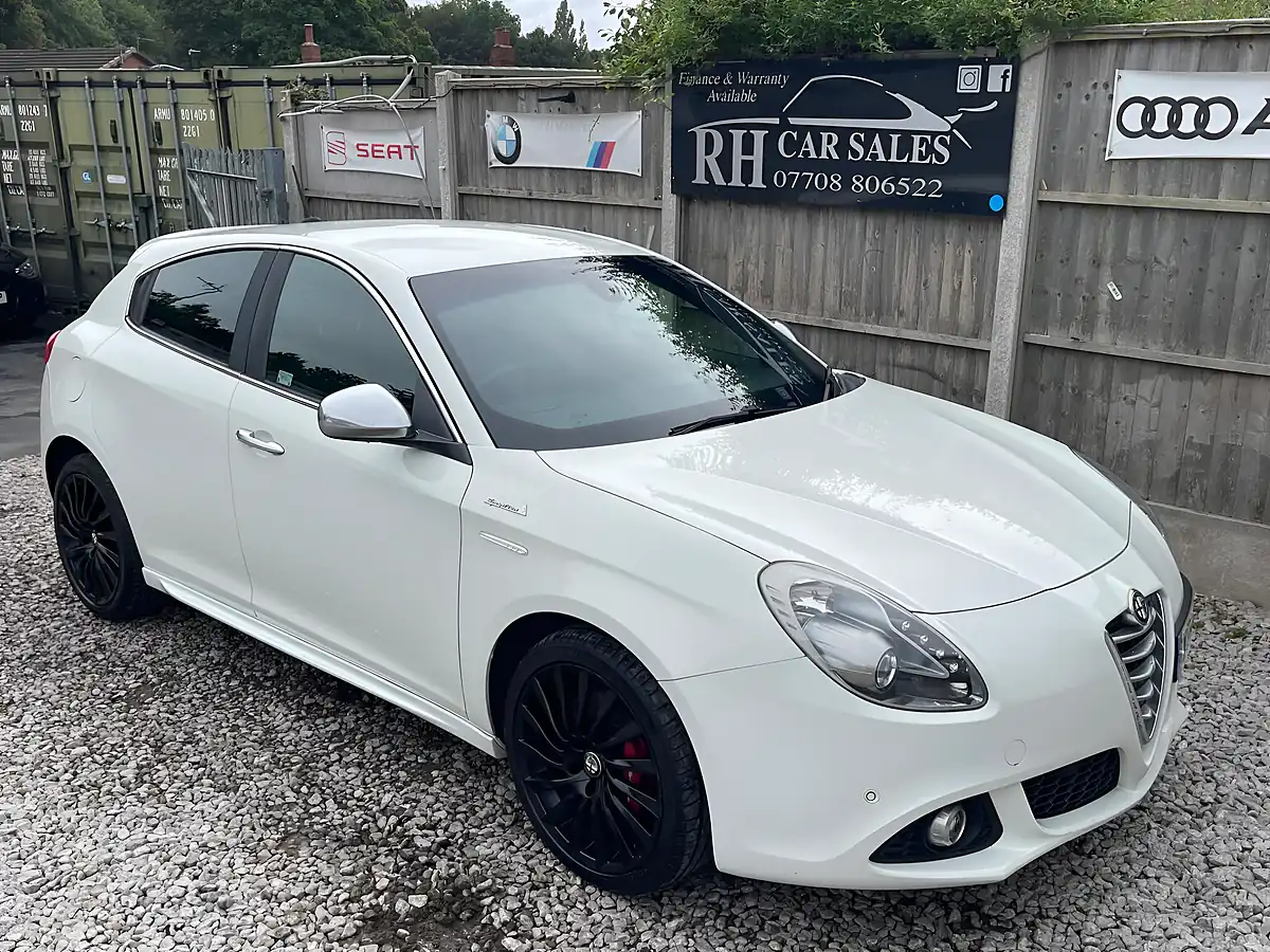 Used 2014 Alfa Romeo Giulietta Sportiva Nav White - Interior and Exterior details 2
