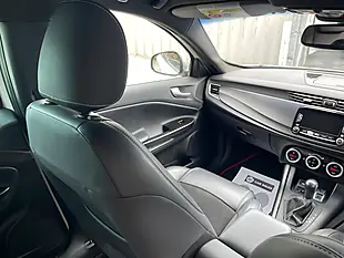 Used 2014 Alfa Romeo Giulietta Sportiva Nav White - Interior and Exterior details 3