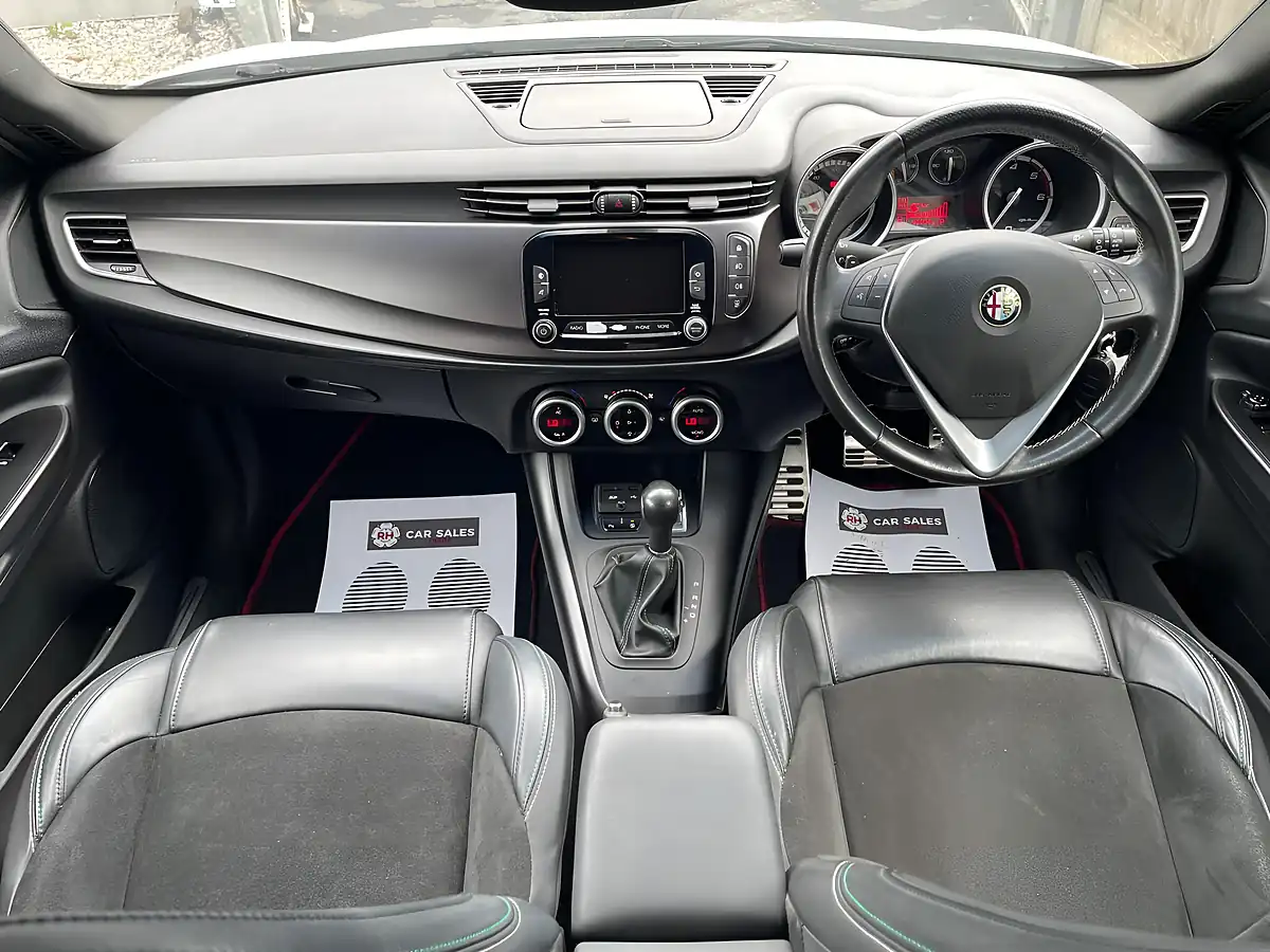 Used 2014 Alfa Romeo Giulietta Sportiva Nav White - Interior and Exterior details 4