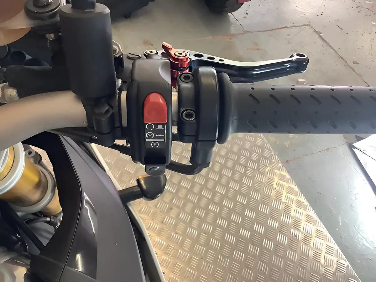 Used 2014 Aprilia Tuono Abs White - Interior and Exterior details 12