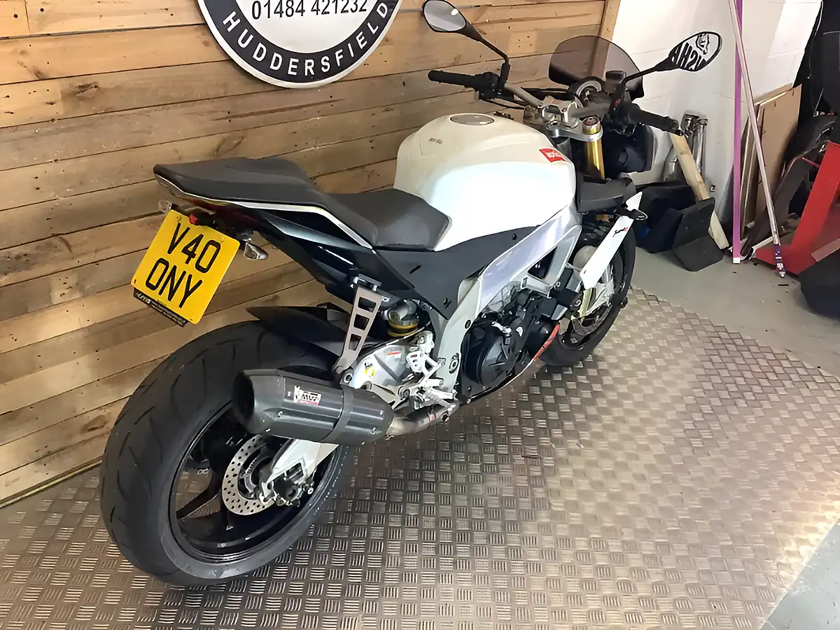 Used 2014 Aprilia Tuono Abs White - Interior and Exterior details 4