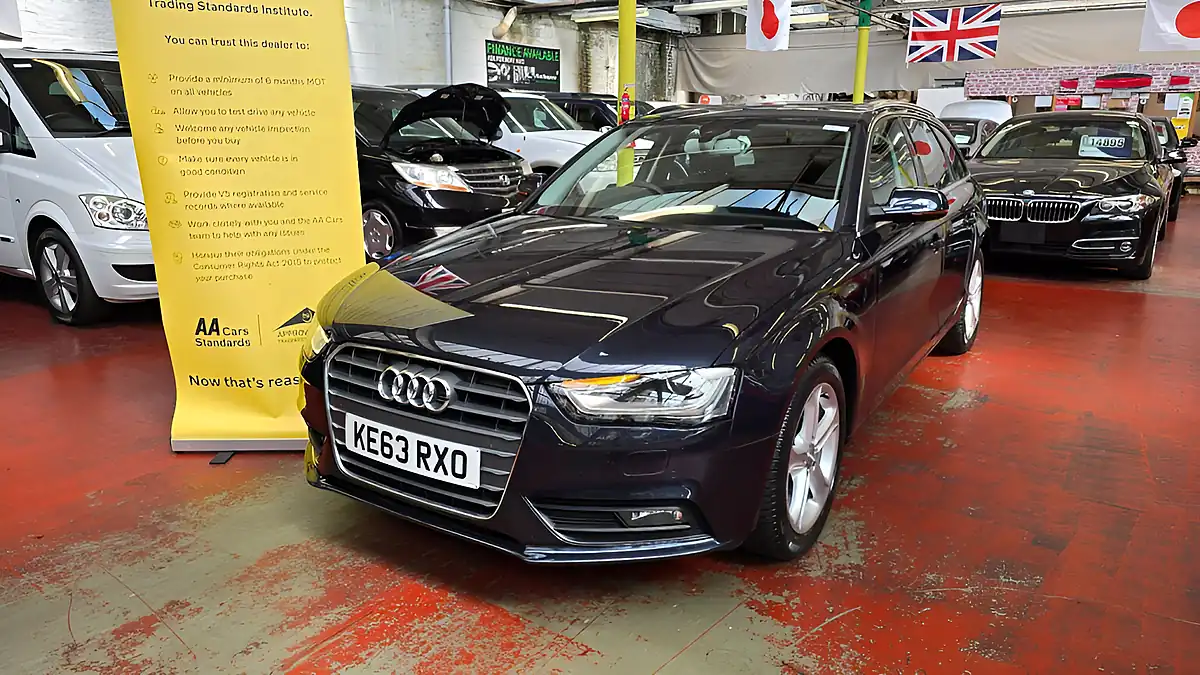 Used 2014 Audi A4 Avant Se Blue - Front View