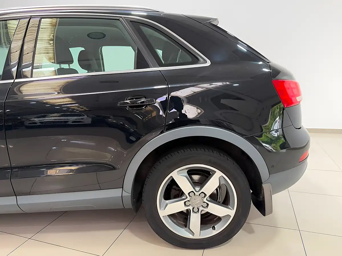 Used 2014 Audi Q3 Se Black - Interior and Exterior details 6