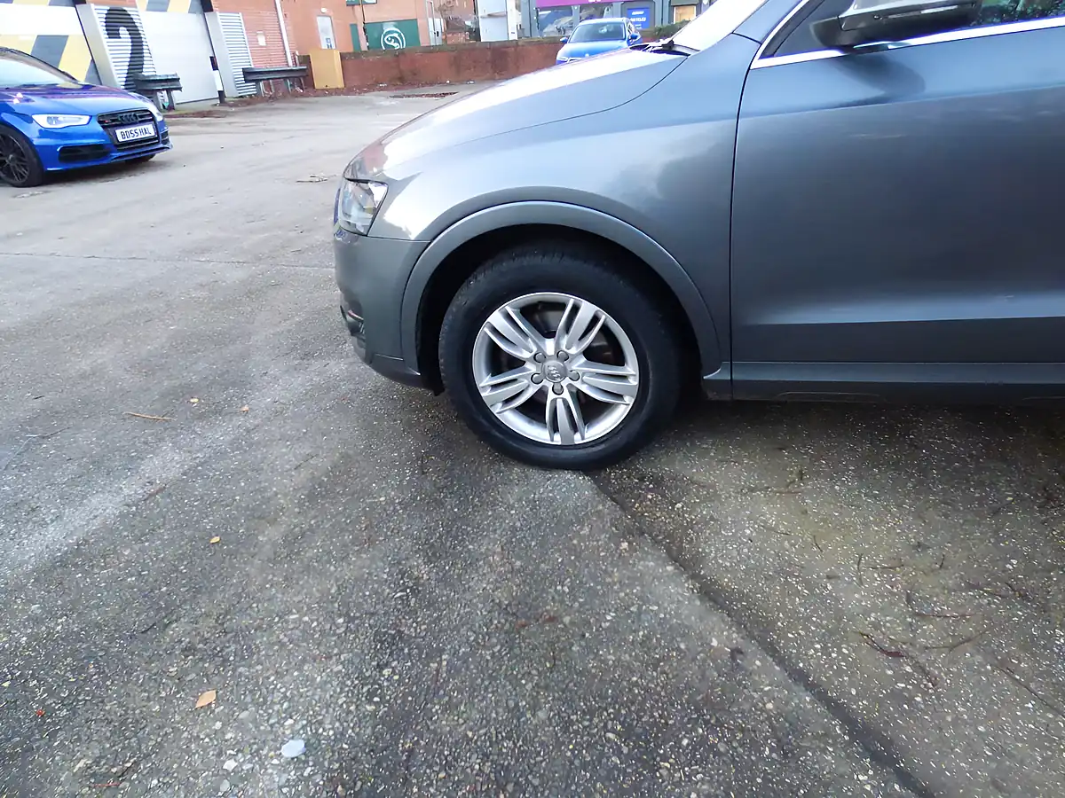 Used 2014 Audi Q3 Se Grey - Interior and Exterior details 9
